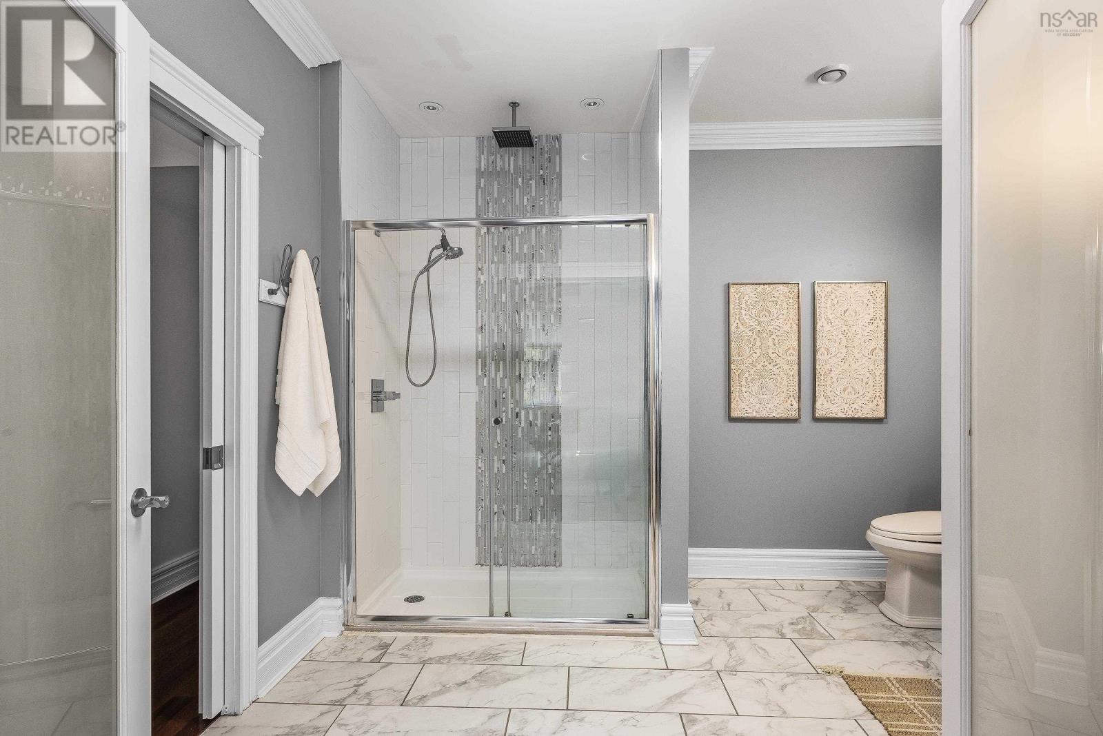 For sale 650 Shore Drive, Bedford, Nova Scotia B4A2E1 202315862