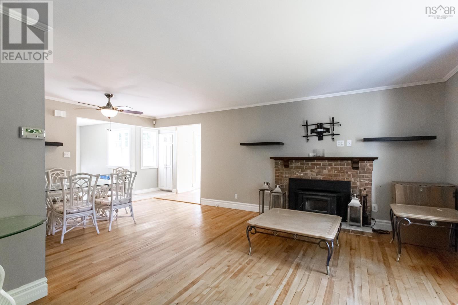 For sale 204 Commercial Street, Middleton, Nova Scotia B0S1P0