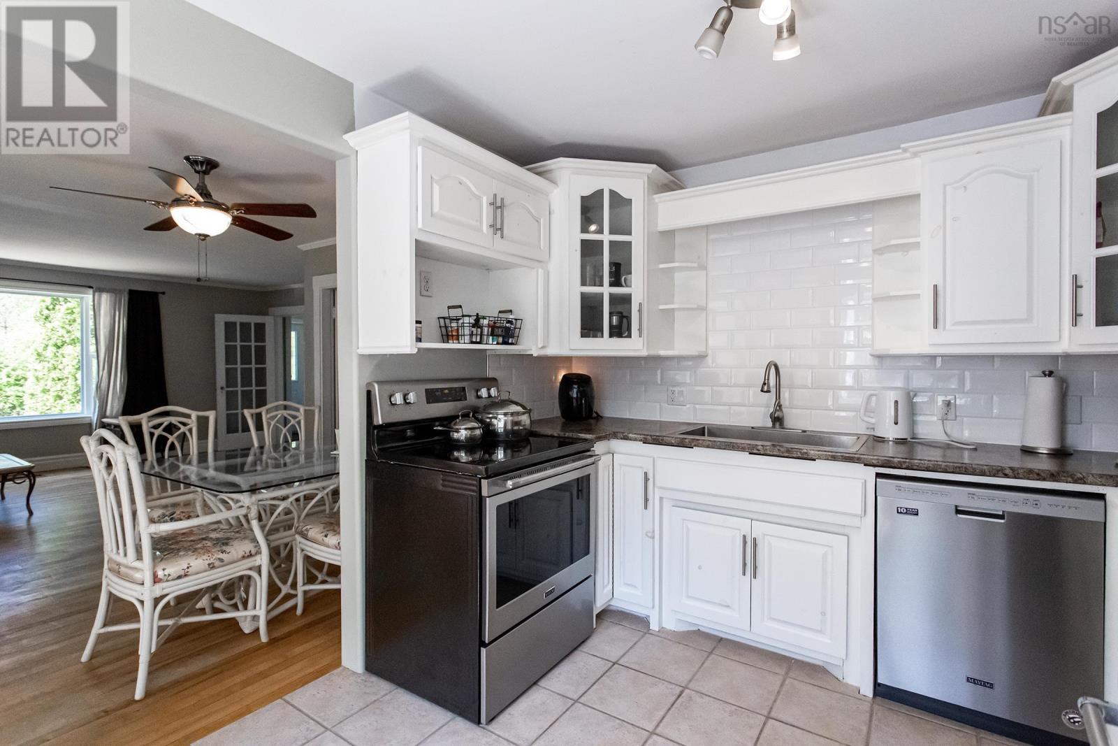 For sale 204 Commercial Street, Middleton, Nova Scotia B0S1P0