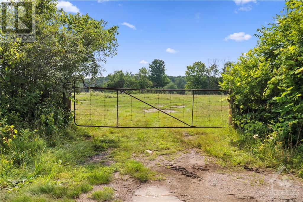 For sale 00 DRUMMOND ROAD, Almonte, Ontario K0A1A0 1354816 REALTOR.ca