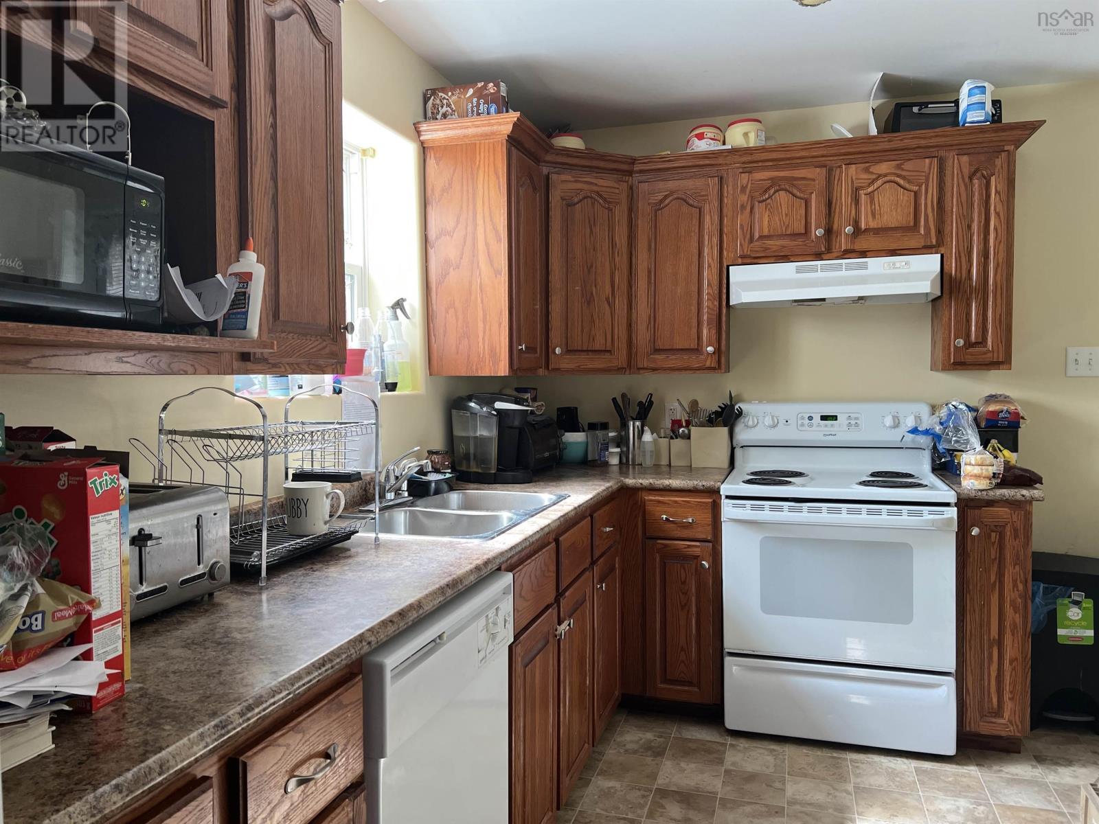 For sale 42 Vancouver Street, Yarmouth, Nova Scotia B5A4A9 202316550