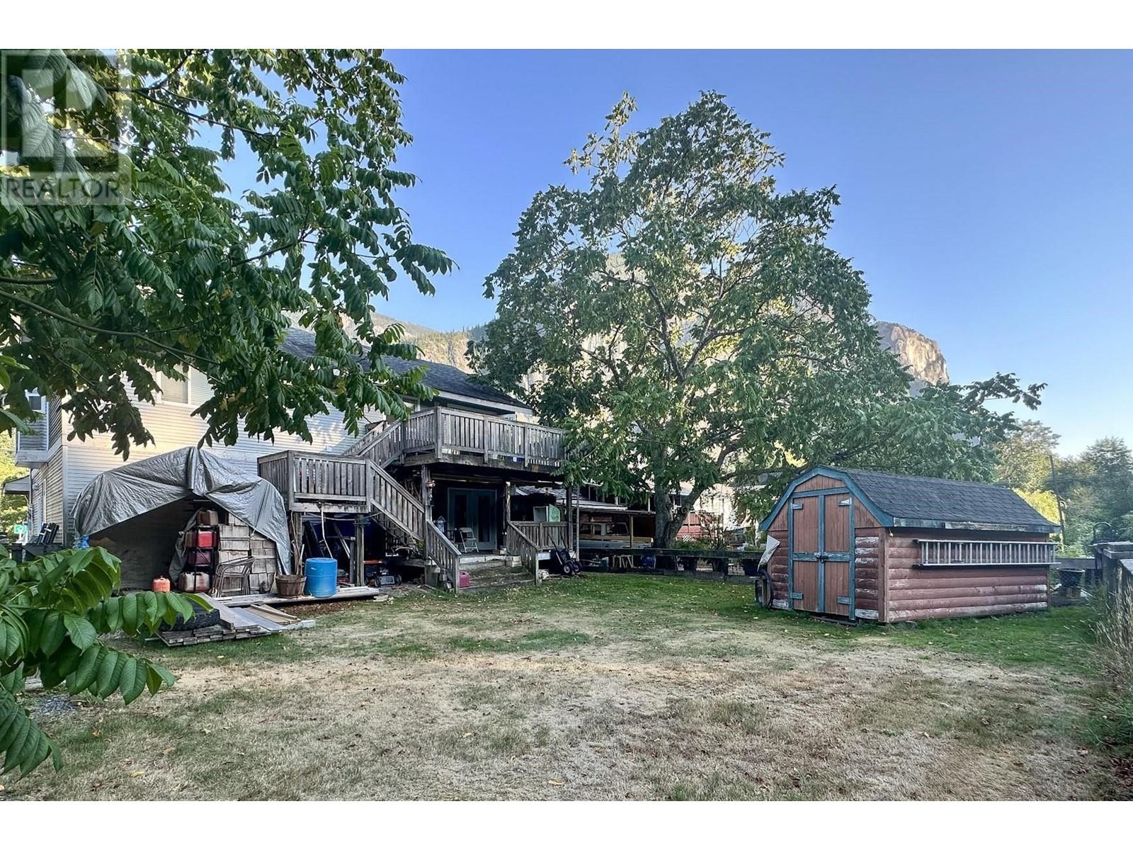 For sale 38053 WESTWAY AVENUE, Squamish, British Columbia V8B0X6