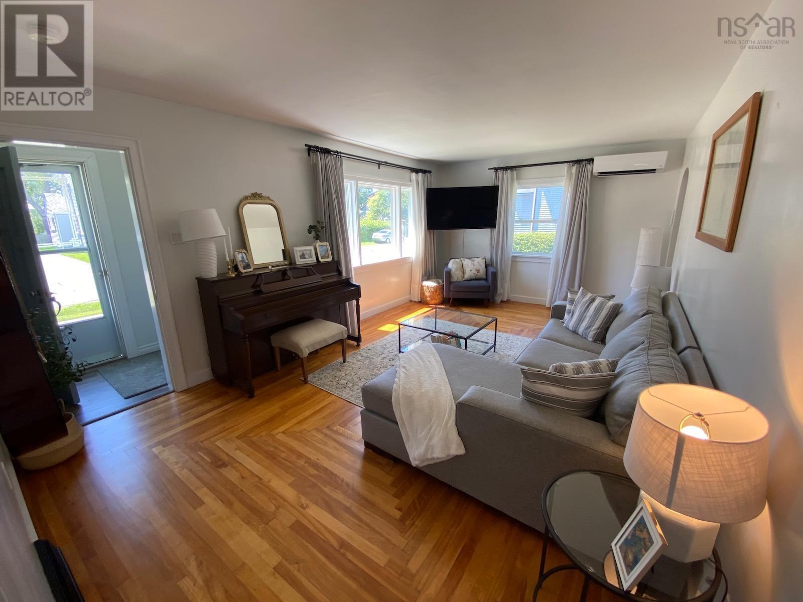 For sale 58 King Street, Yarmouth, Nova Scotia B5A2Y1 202316161