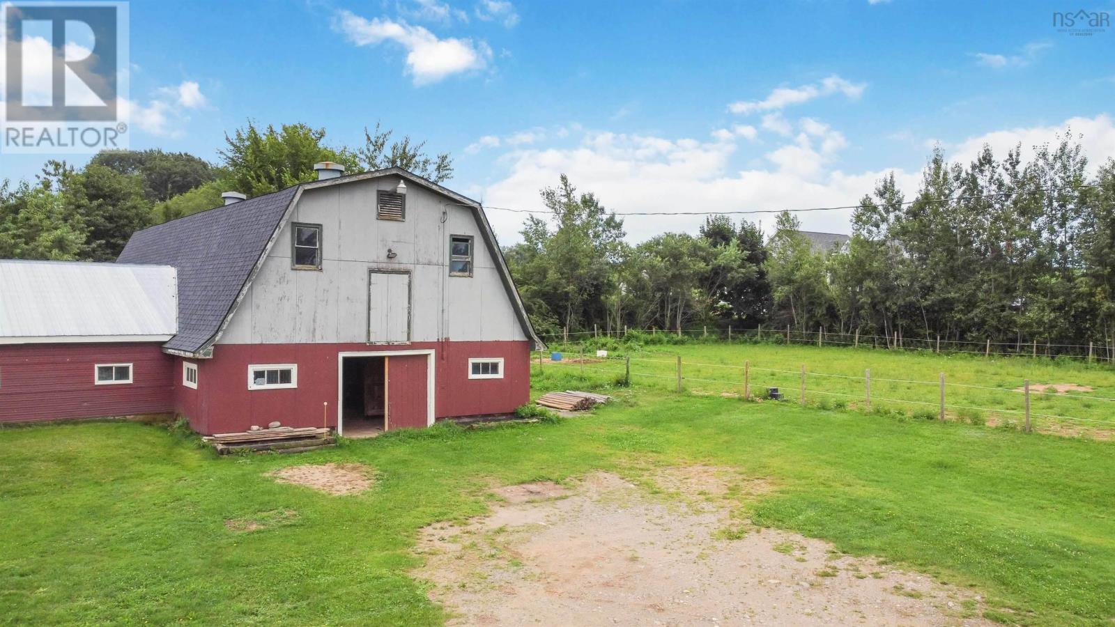 For sale 790 Church Street, Port Williams, Nova Scotia B0P1T0