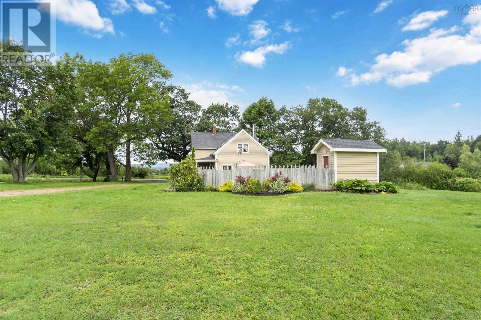 For sale 790 Church Street, Port Williams, Nova Scotia B0P1T0