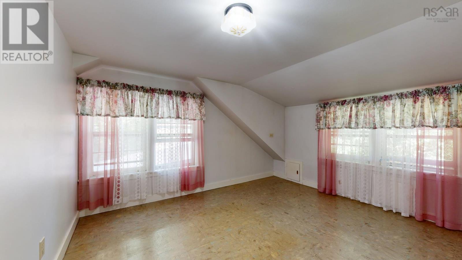 For sale 1033 Victoria Road, Aylesford, Nova Scotia B0P1C0 202316317