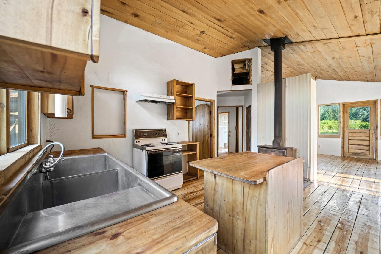 For sale 16465 WADDS ROAD, Crawford Bay, British Columbia V0B1E0 2472922 REALTOR.ca