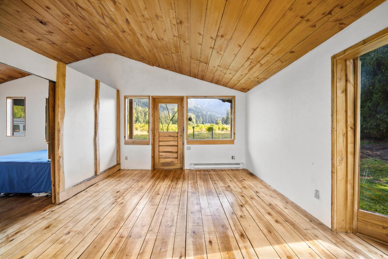 For sale 16465 WADDS ROAD, Crawford Bay, British Columbia V0B1E0 2472922 REALTOR.ca