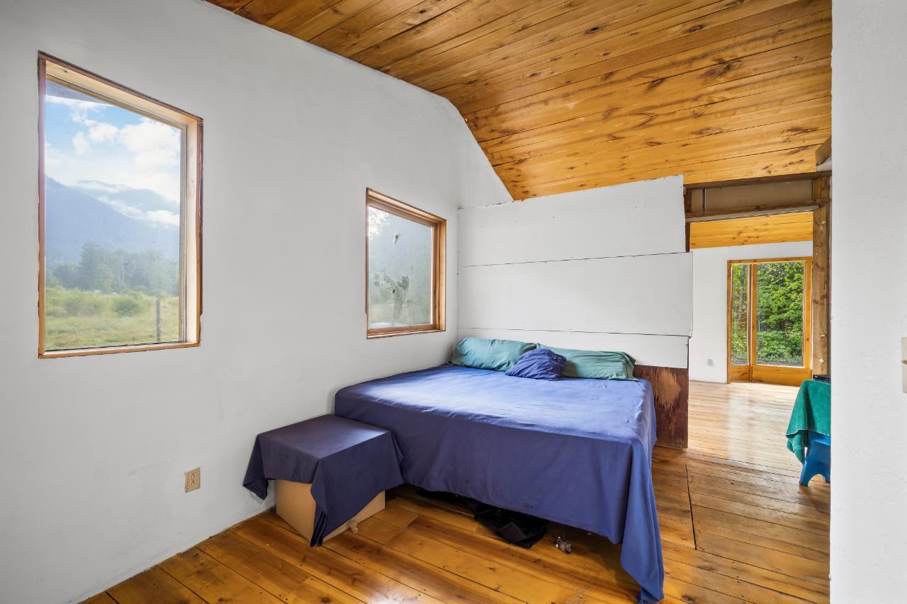 For sale 16465 WADDS ROAD, Crawford Bay, British Columbia V0B1E0