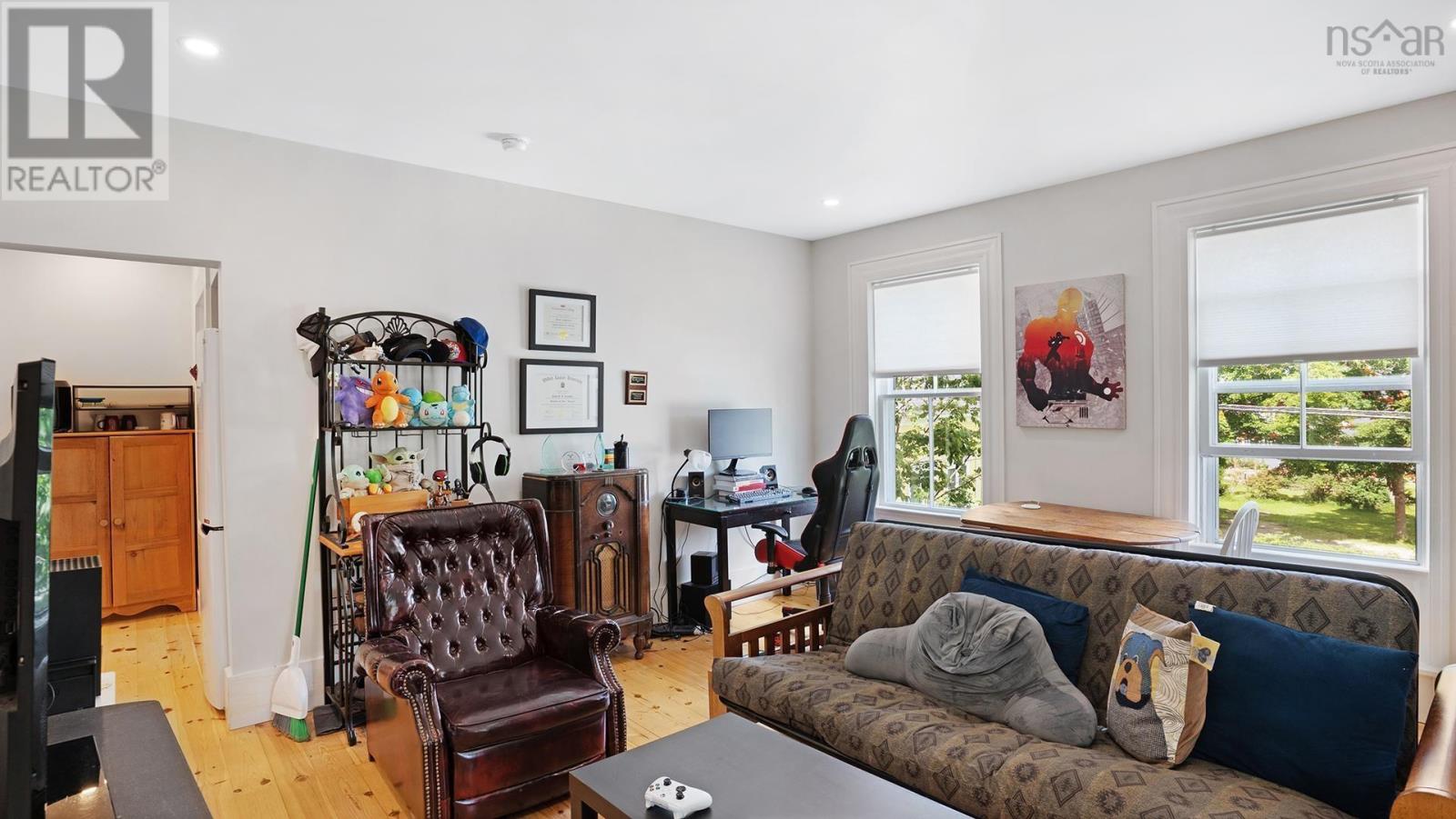 For sale 350 Main Street, Mahone Bay, Nova Scotia B0J2E0 202318056