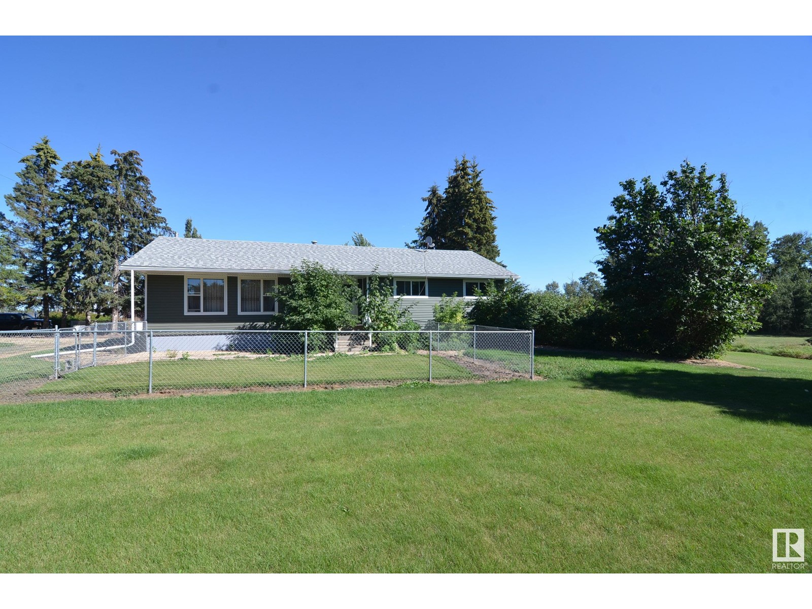 For sale 59225 Rge Rd 31, Rural Barrhead County, Alberta T7N1N3