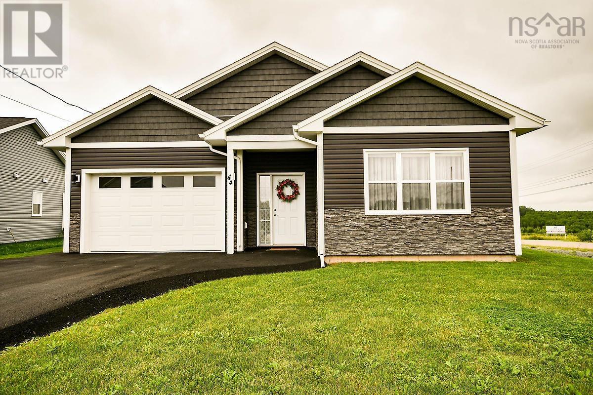 For sale 44 Ridge Avenue, Stewiacke, Nova Scotia B0N2J0 202315207