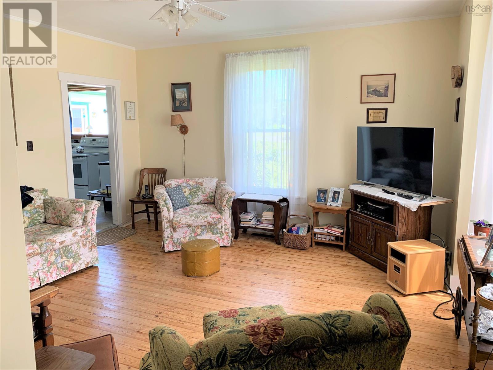 For sale 3890 Eastern Avenue, Parrsboro, Nova Scotia B0M1S0