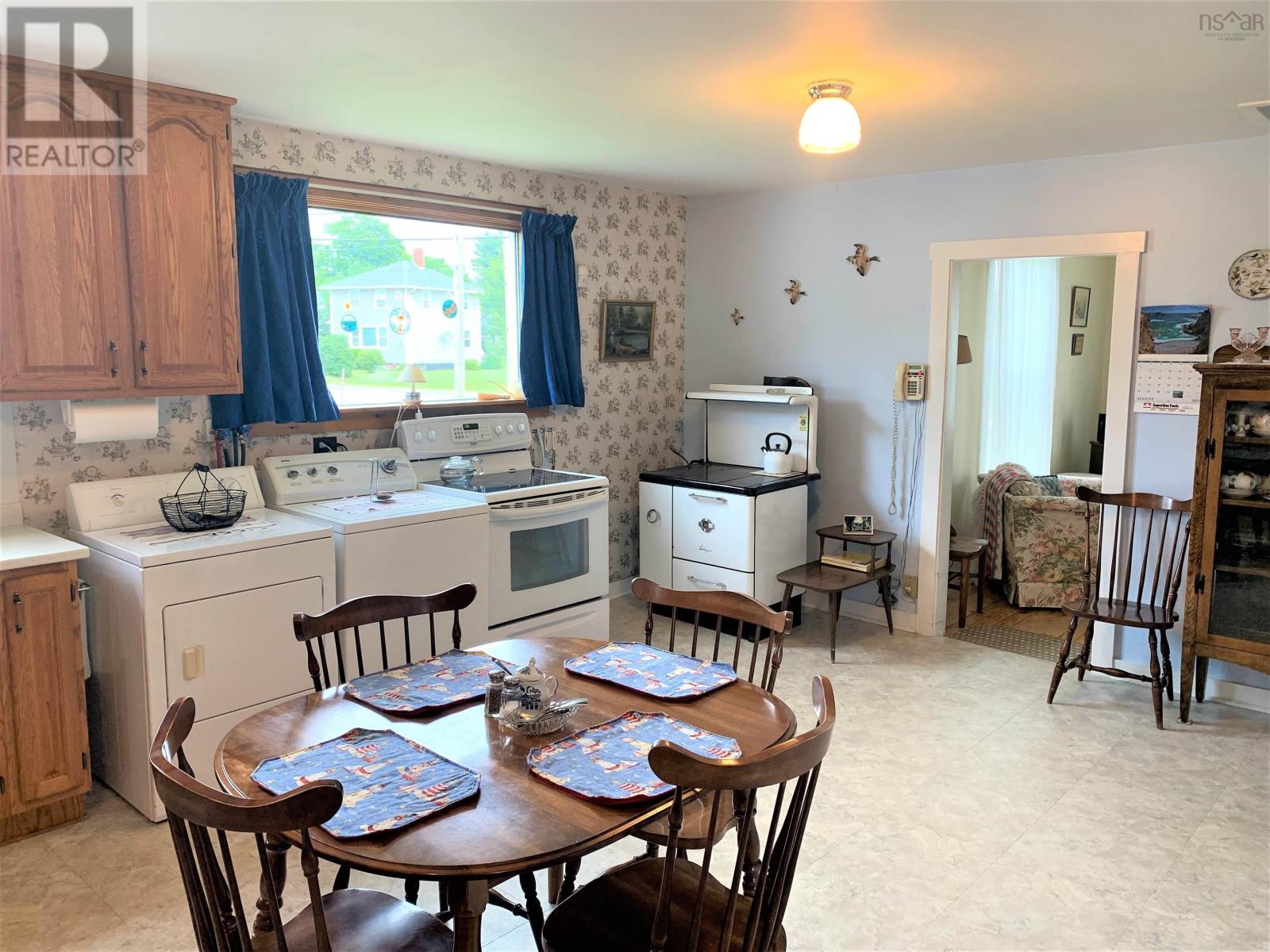 For sale 3890 Eastern Avenue, Parrsboro, Nova Scotia B0M1S0