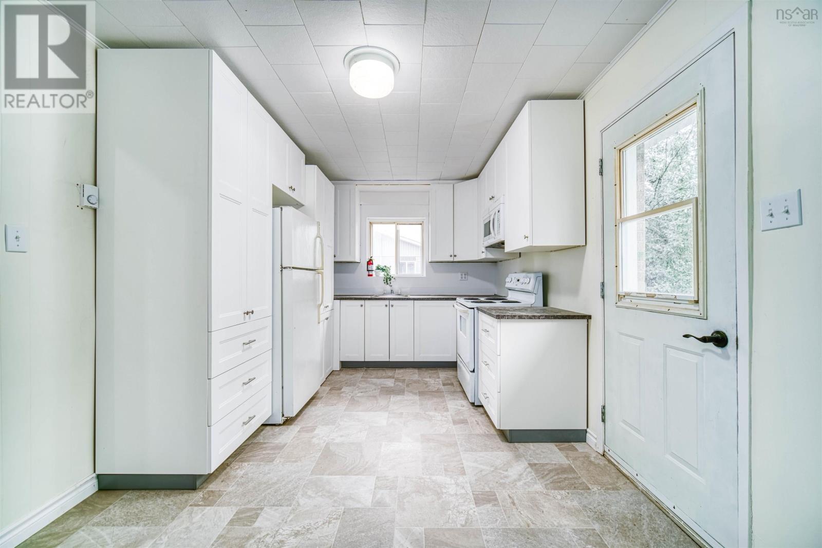 For sale 81/83 Pleasant Street, Wolfville, Nova Scotia B4P2R7