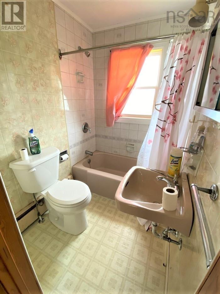 For sale 2437 Main Street, Clark's Harbour, Nova Scotia B0W1P0