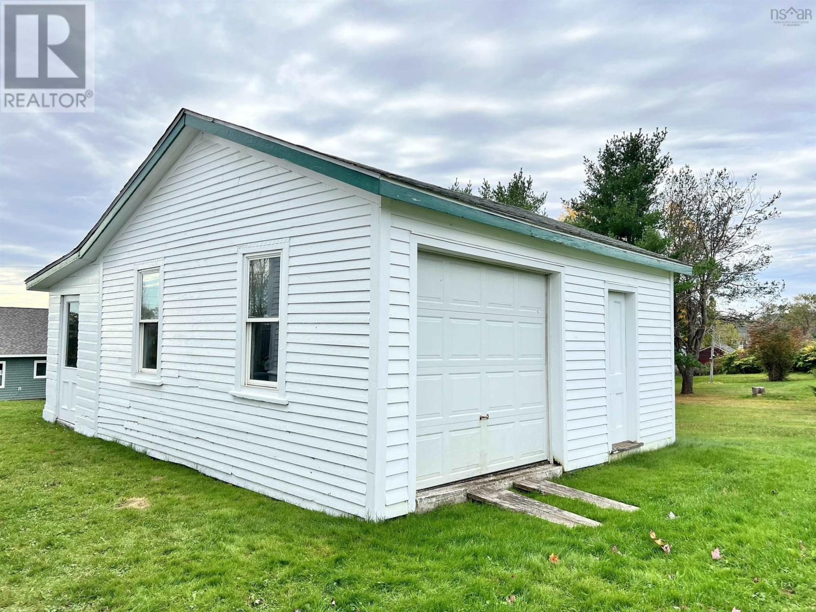 For sale 25 West Cottage Street, Pictou, Nova Scotia B0K1H0