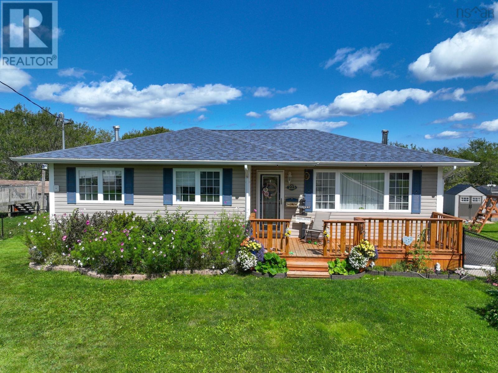 223 Lake Road Glace Bay Road, Cape Breton, Nova Scotia B2H1V6 REALTOR.ca
