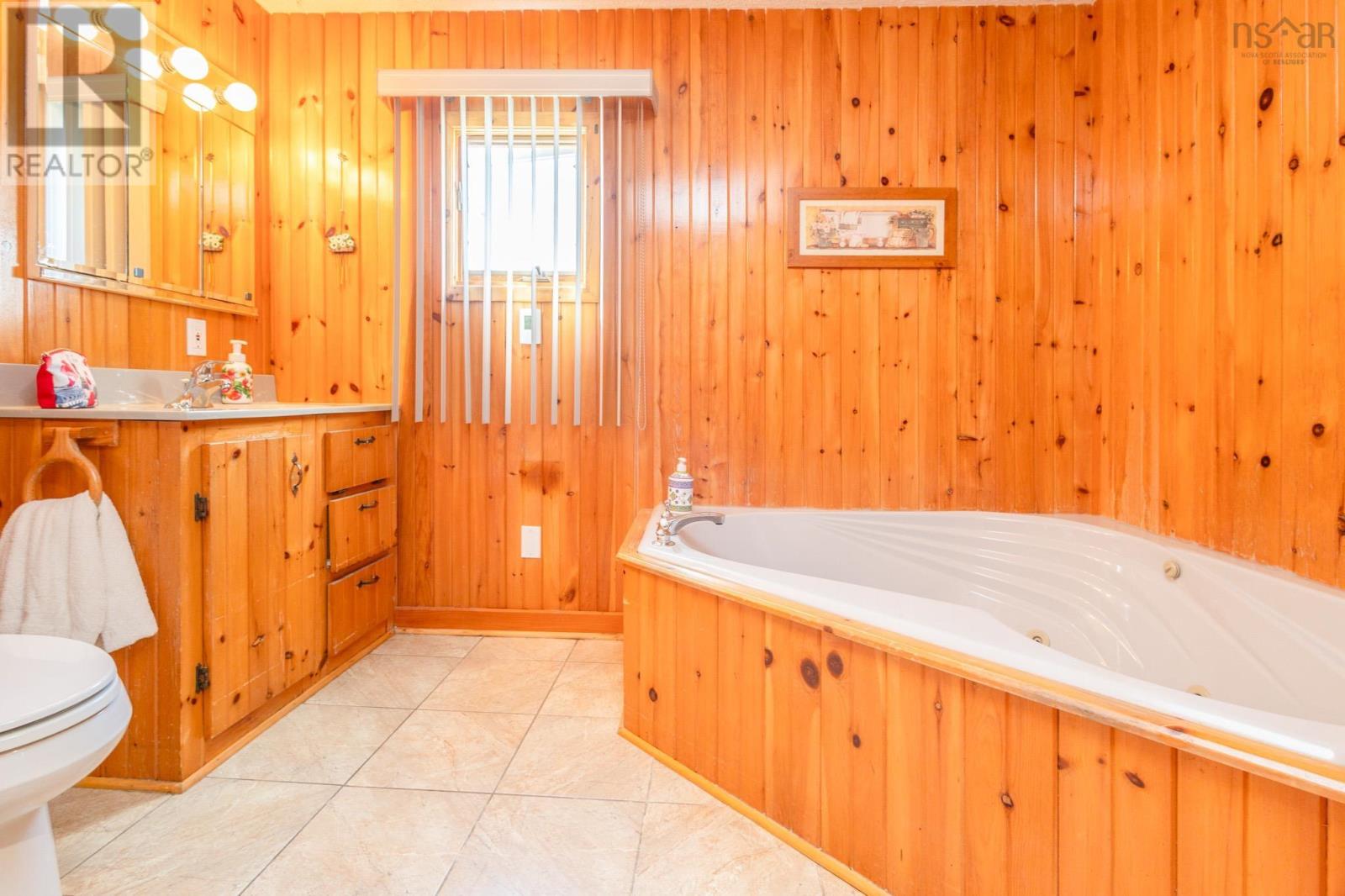 For sale 637 Highway 335, West Pubnico, Nova Scotia B0W3S0 202318646