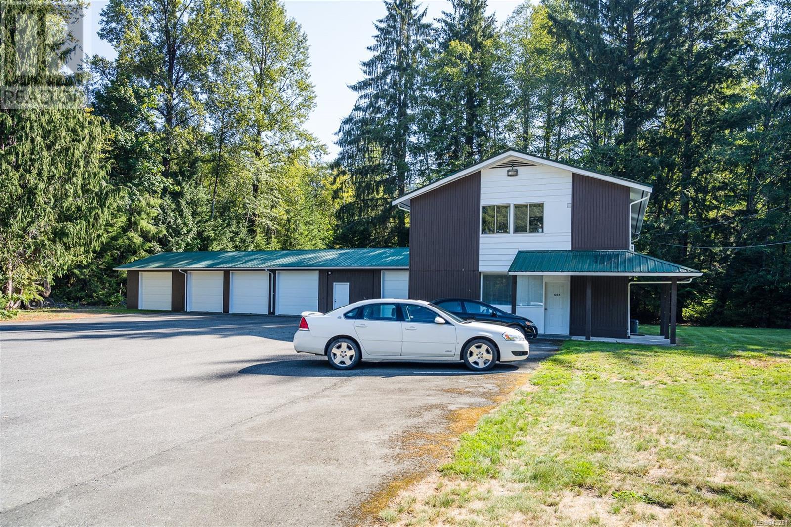 For sale 1260 Sayward Rd, Sayward, British Columbia V0P1R0 943281