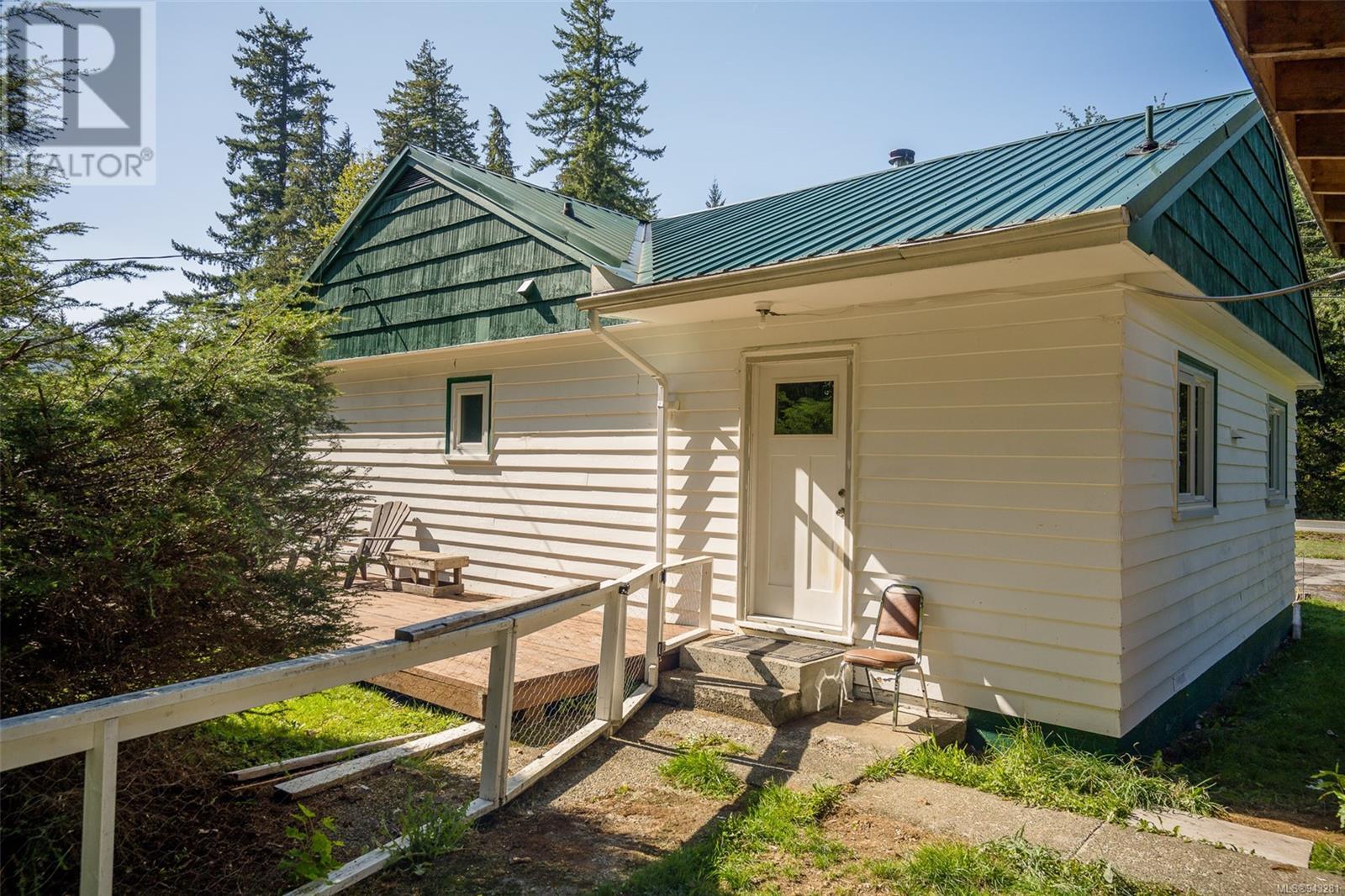 For sale 1260 Sayward Rd, Sayward, British Columbia V0P1R0 943281