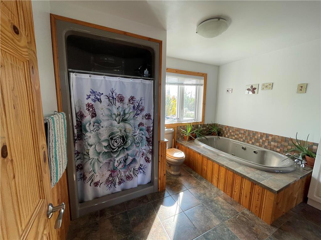 For sale 266 Shoreline Road, Cranberry Portage, Manitoba R0B0H0