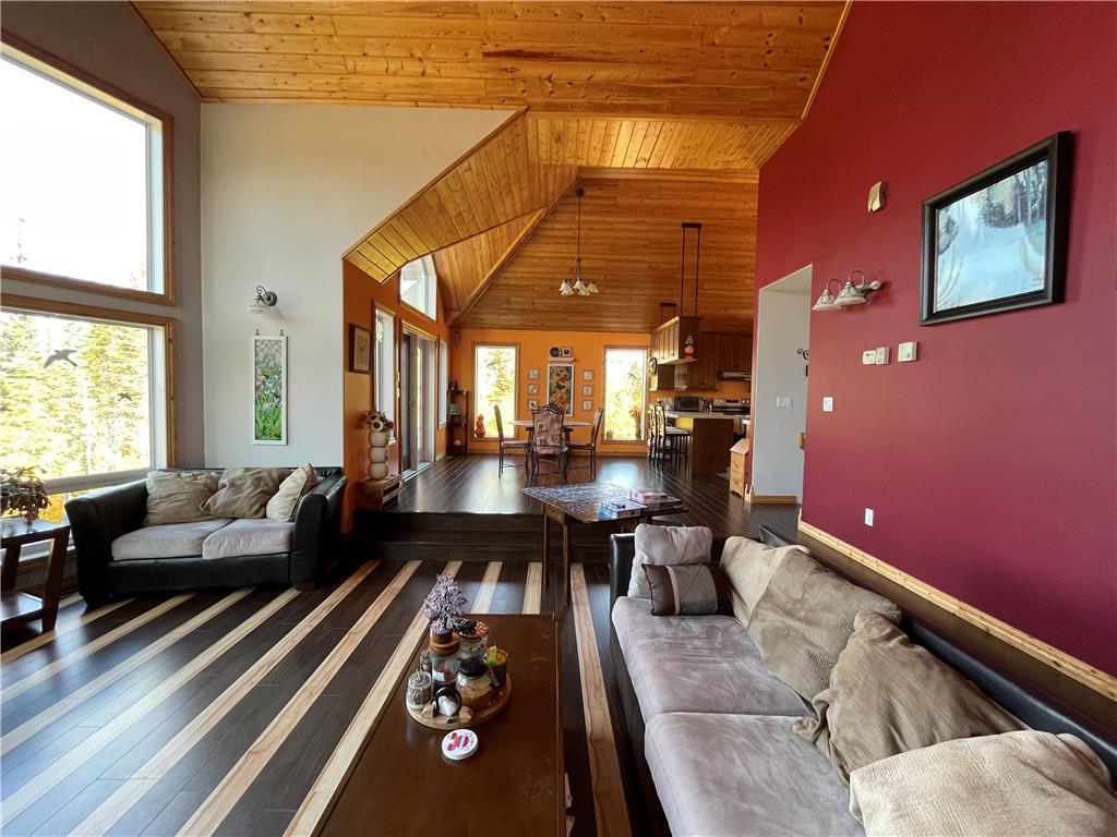 For sale 266 Shoreline Road, Cranberry Portage, Manitoba R0B0H0