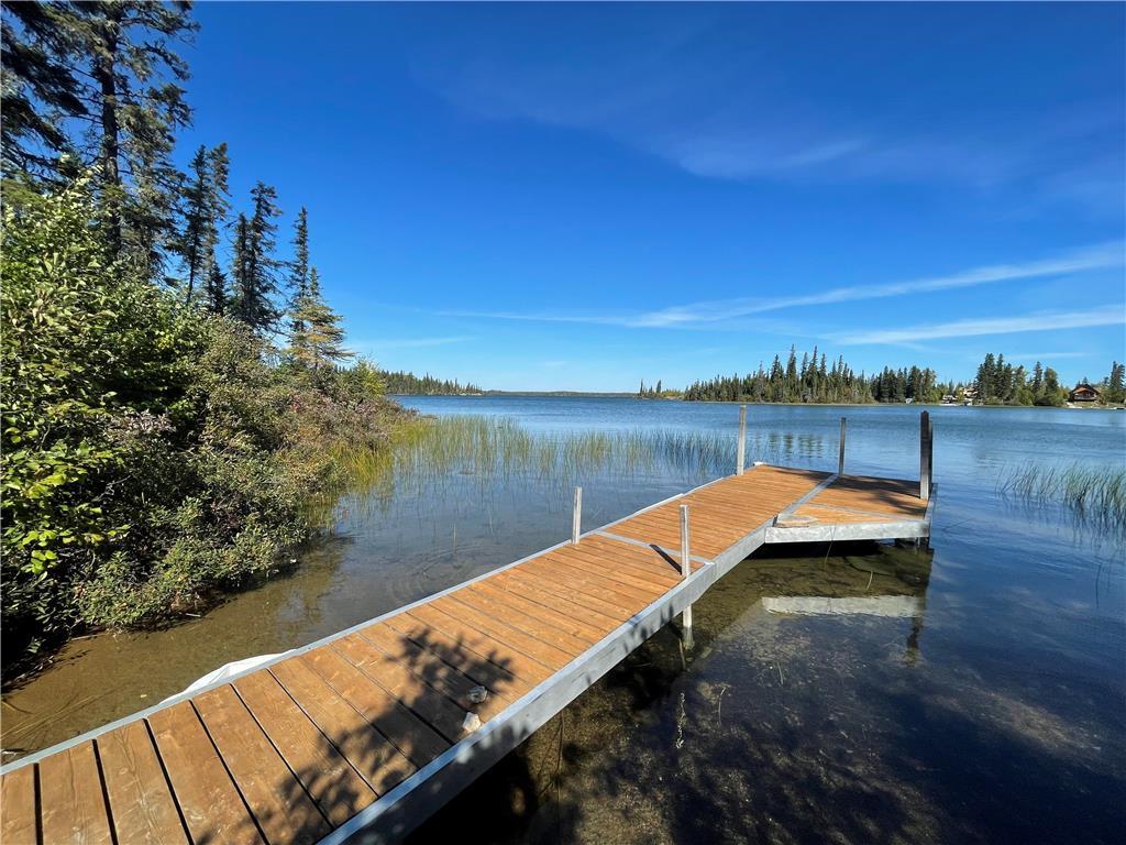 For sale 266 Shoreline Road, Cranberry Portage, Manitoba R0B0H0