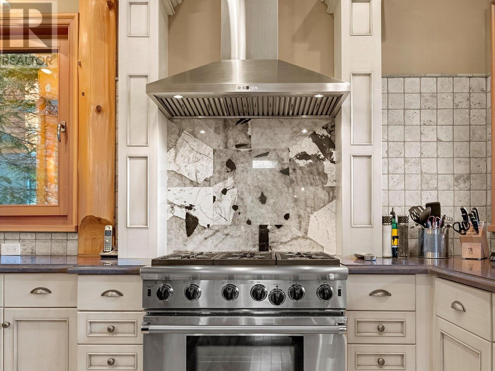 For sale 7448 TREETOP LANE, Whistler, British Columbia V8E0E9