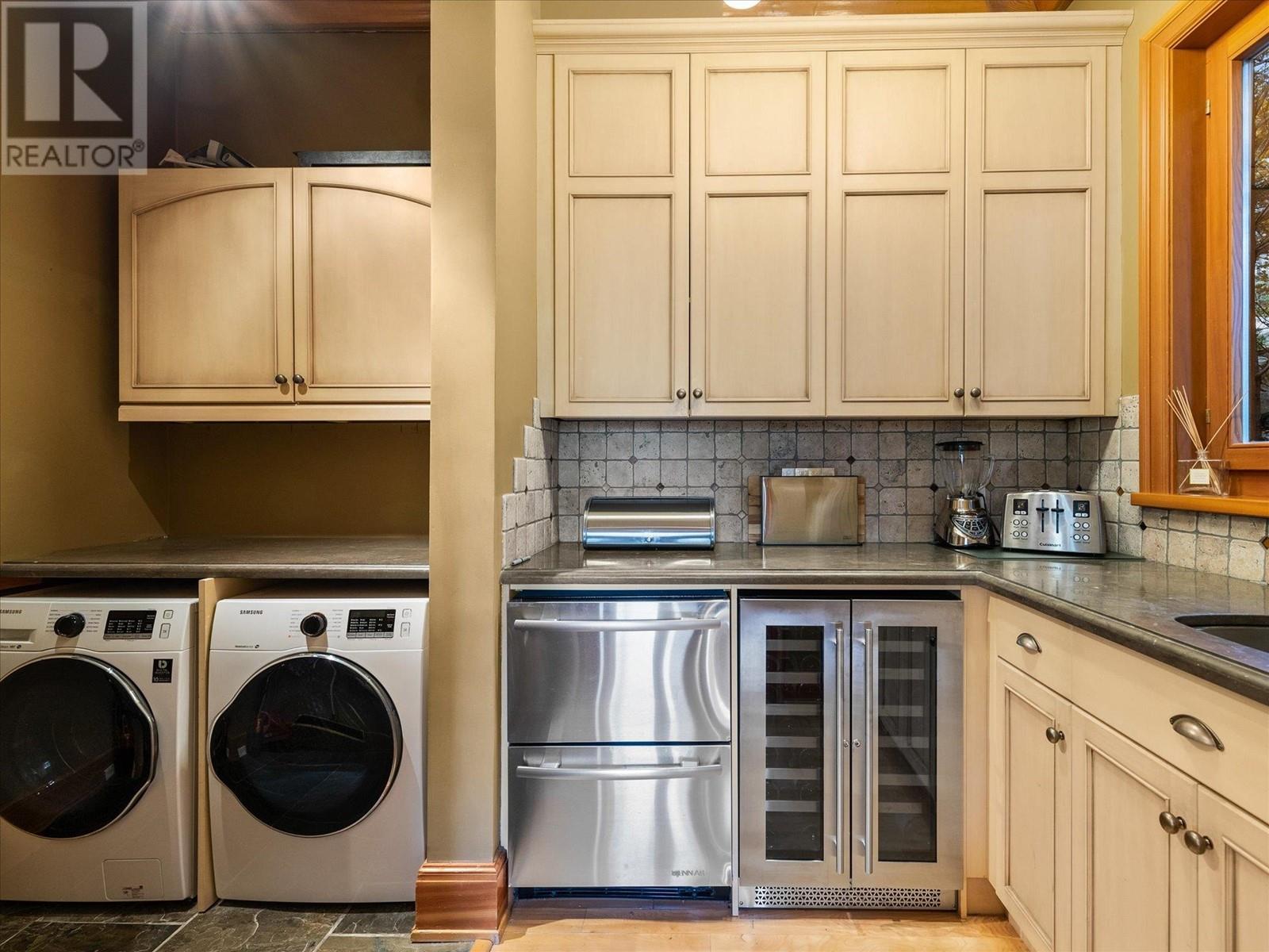 For sale 7448 TREETOP LANE, Whistler, British Columbia V8E0E9