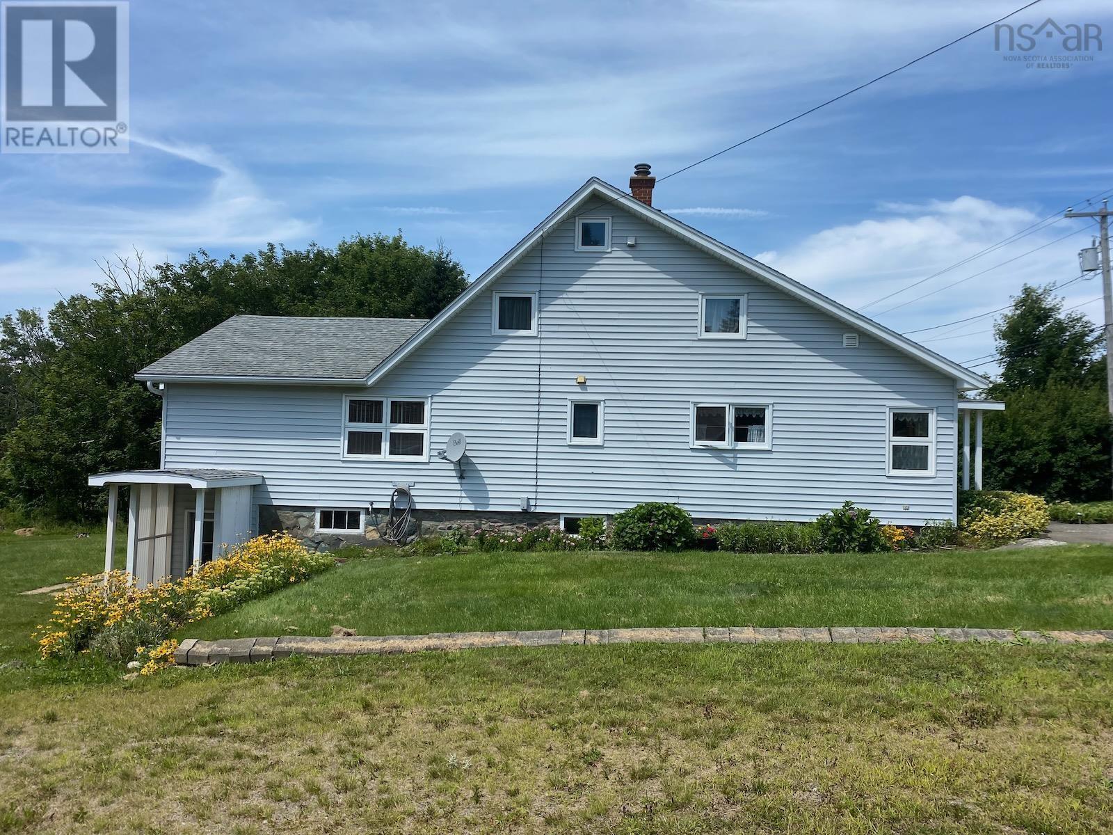 For sale 8825 1 Highway, Meteghan River, Nova Scotia B0W1M0