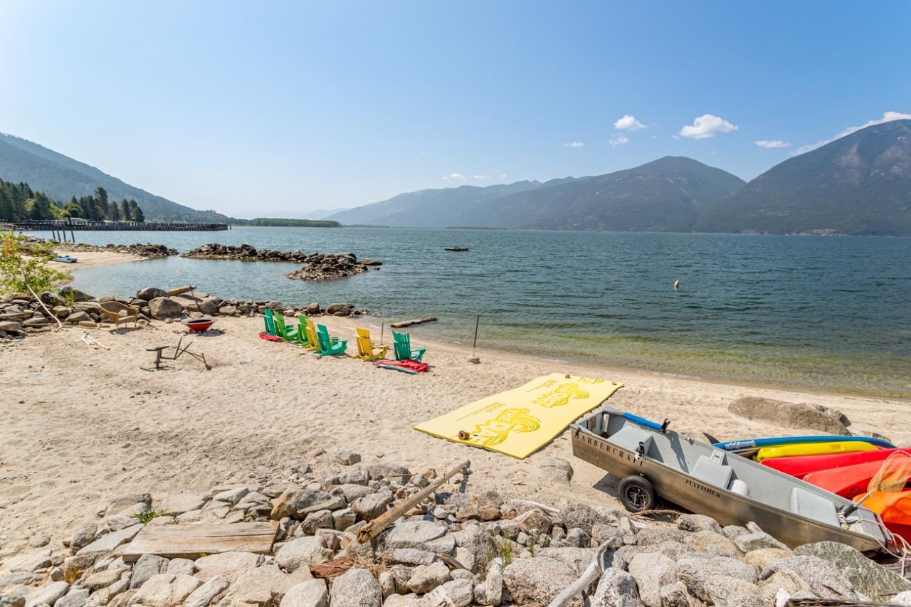 For sale 9419 HIGHWAY 3A, Kuskanook, British Columbia V0B2C0 2473359