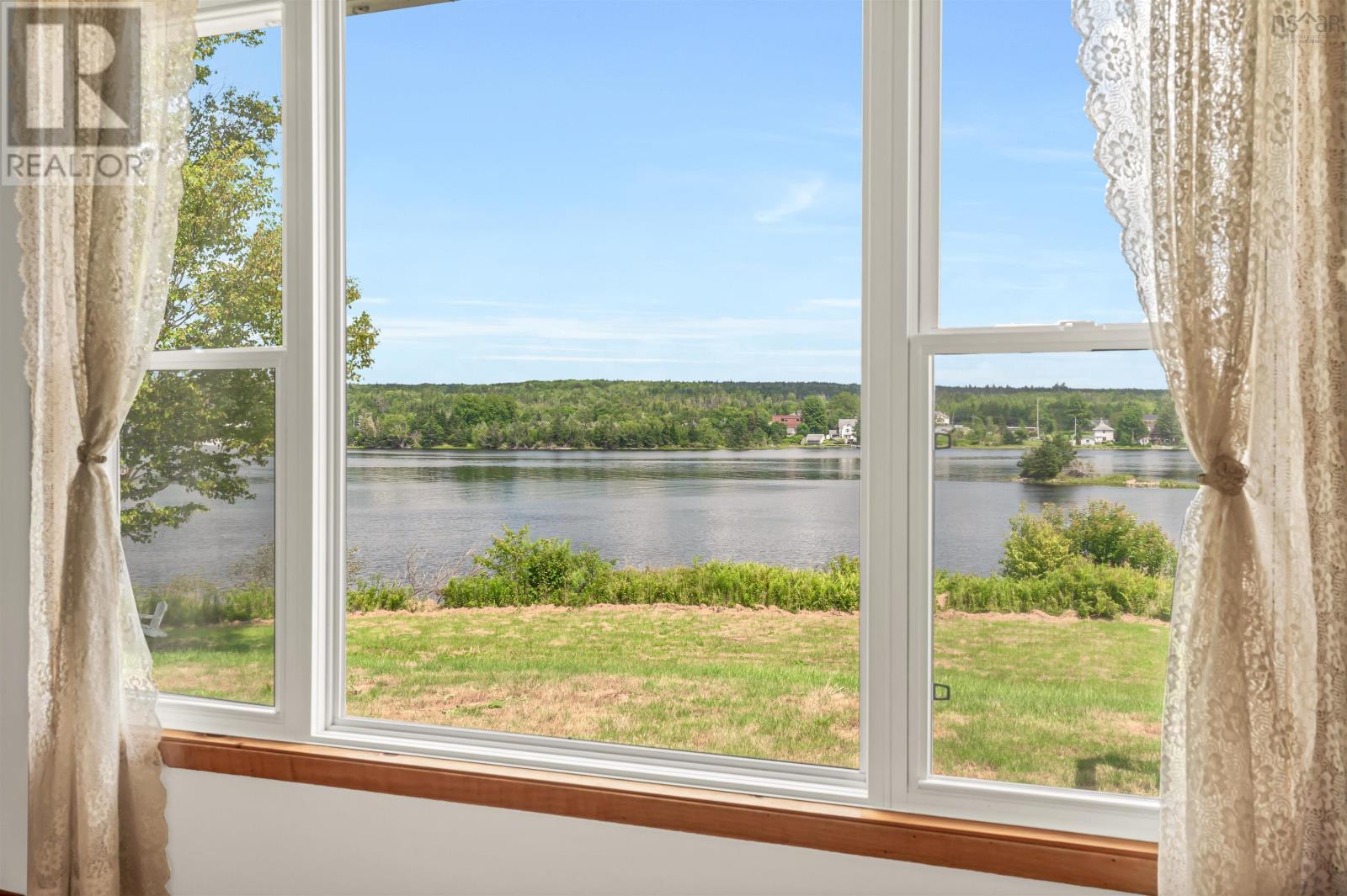 For sale 22044 Highway 7, Sheet Harbour, Nova Scotia B0J3B0