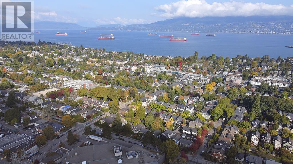 For sale 2318 MACDONALD STREET, Vancouver, British Columbia V6K3Y8