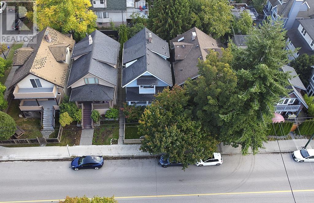 For sale 2318 MACDONALD STREET, Vancouver, British Columbia V6K3Y8