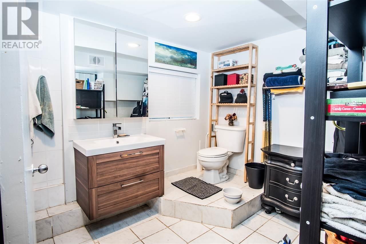 For sale 2318 MACDONALD STREET, Vancouver, British Columbia V6K3Y8