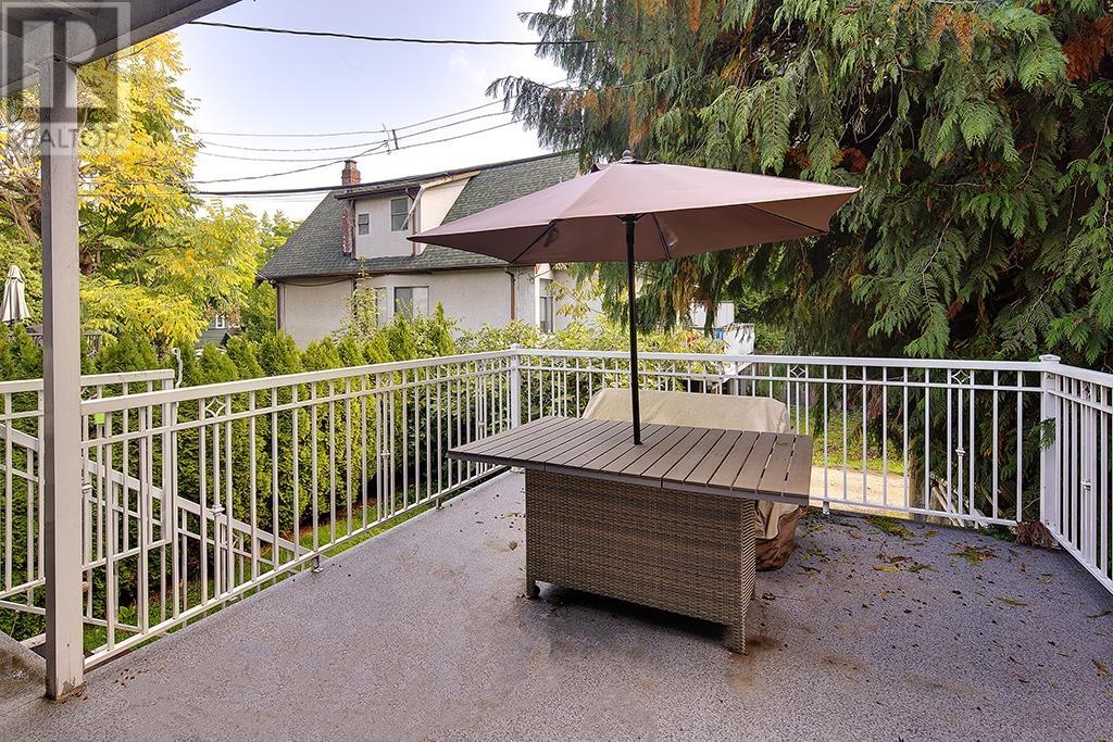 For sale 2318 MACDONALD STREET, Vancouver, British Columbia V6K3Y8