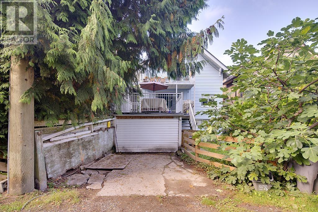 For sale 2318 MACDONALD STREET, Vancouver, British Columbia V6K3Y8