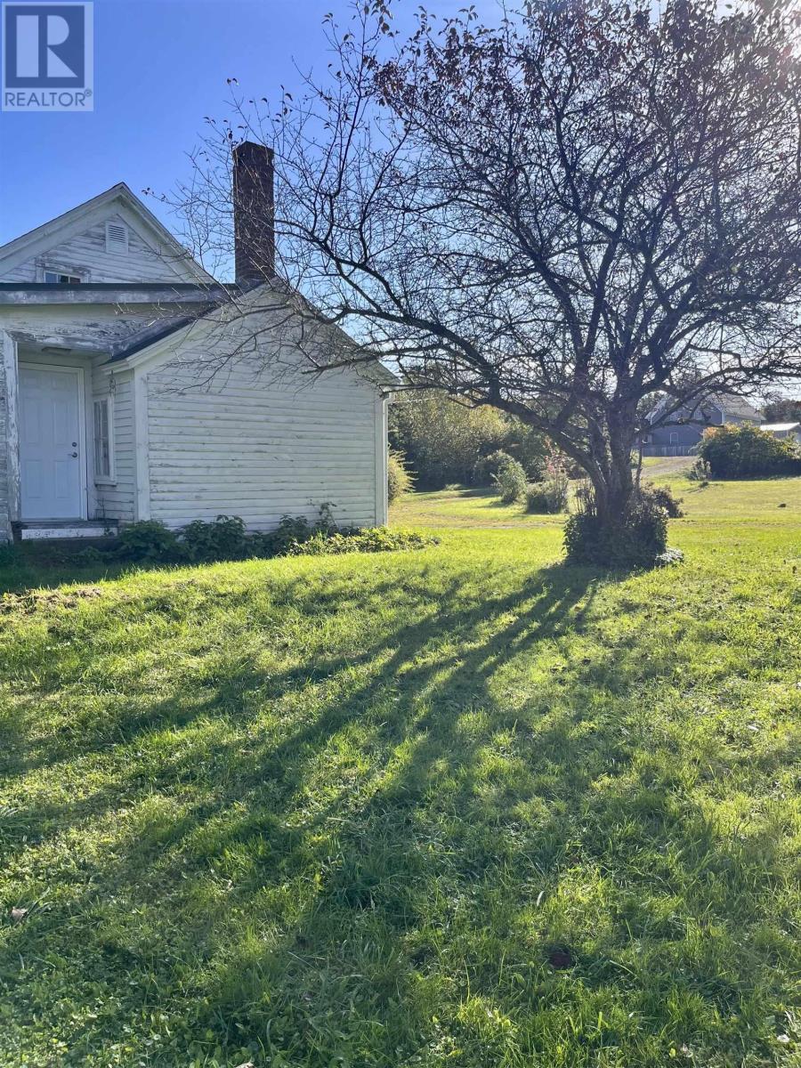 For sale 361 Highway 1, Deep Brook, Nova Scotia B0S1J0 202321605