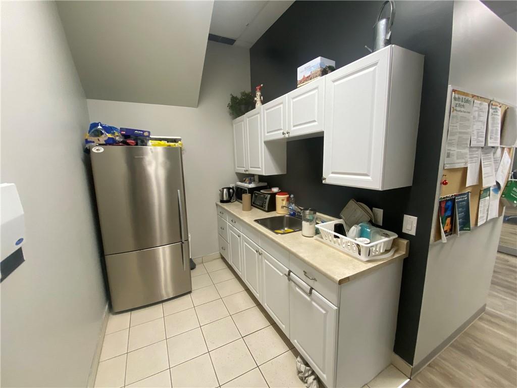 For lease 430 McNeilly Road, Unit 103, Stoney Creek, Ontario L8E5E3