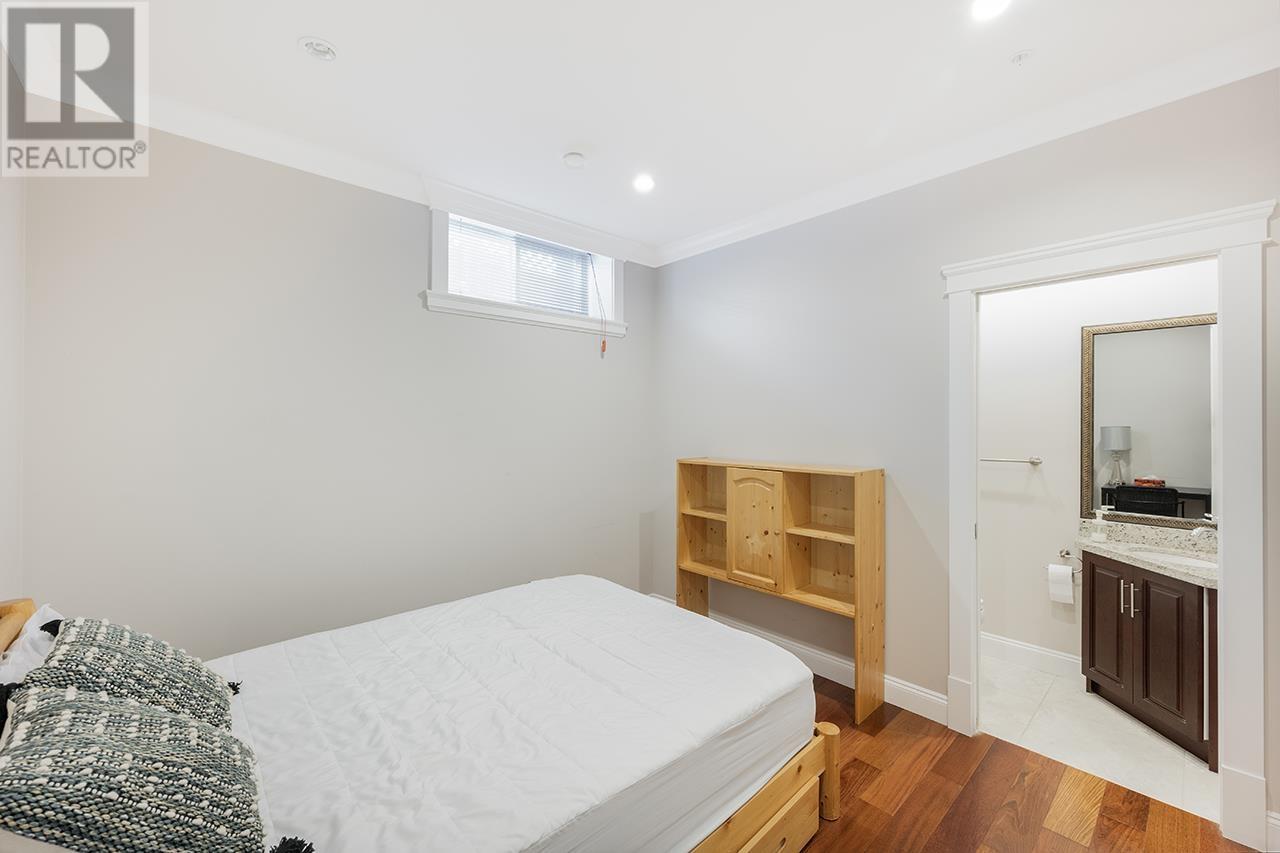 For sale 2817 OLIVER CRESCENT, Vancouver, British Columbia V6L1T1