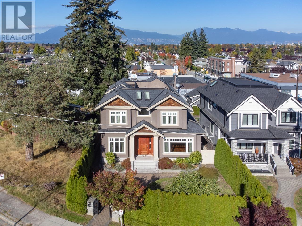 For sale 2817 OLIVER CRESCENT, Vancouver, British Columbia V6L1T1