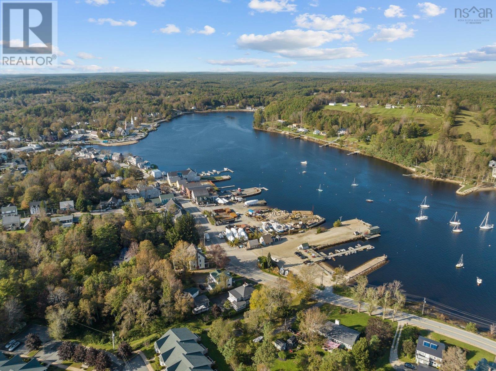 For sale 2A 575 Main Street, Mahone Bay, Nova Scotia B0J2E0