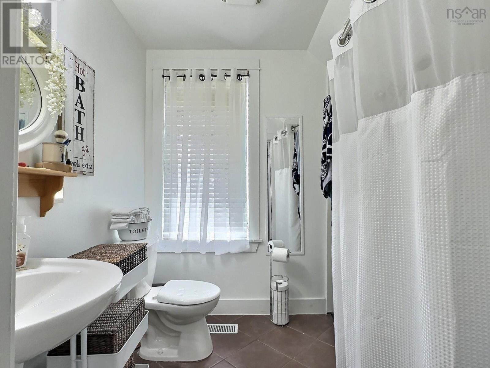 For sale 463 Robie Street, Truro, Nova Scotia B2N1M1 202317677