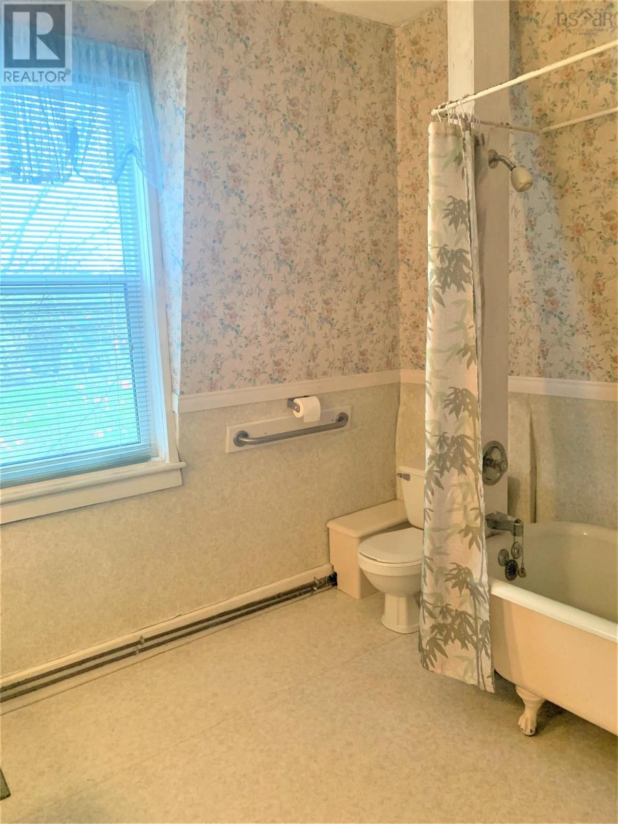 For sale 3842 Eastern Avenue, Parrsboro, Nova Scotia B0M1S0