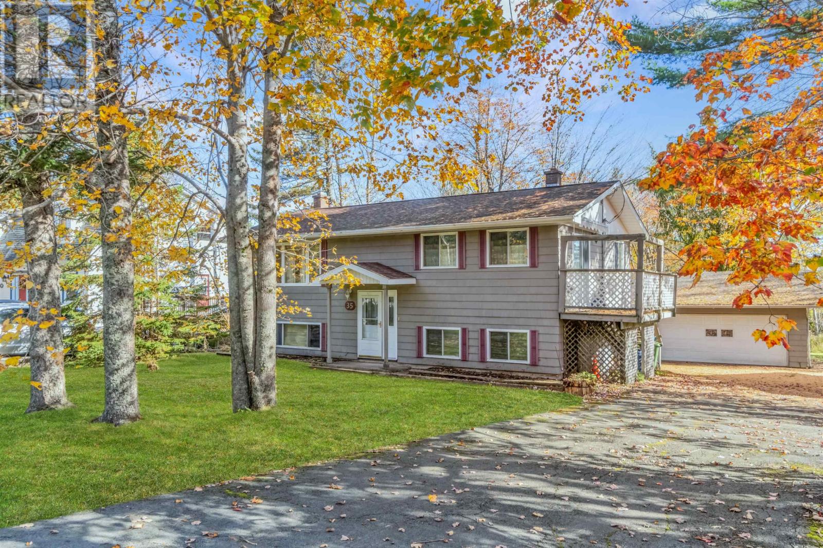 35 Charleswood Drive, Windsor Junction, Nova Scotia B2T1G3 REALTOR.ca