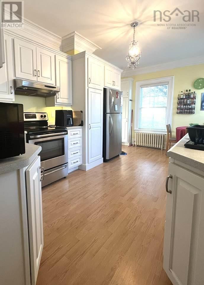 For sale 395 Pleasant Street, Yarmouth, Nova Scotia B5A3P5 202323248