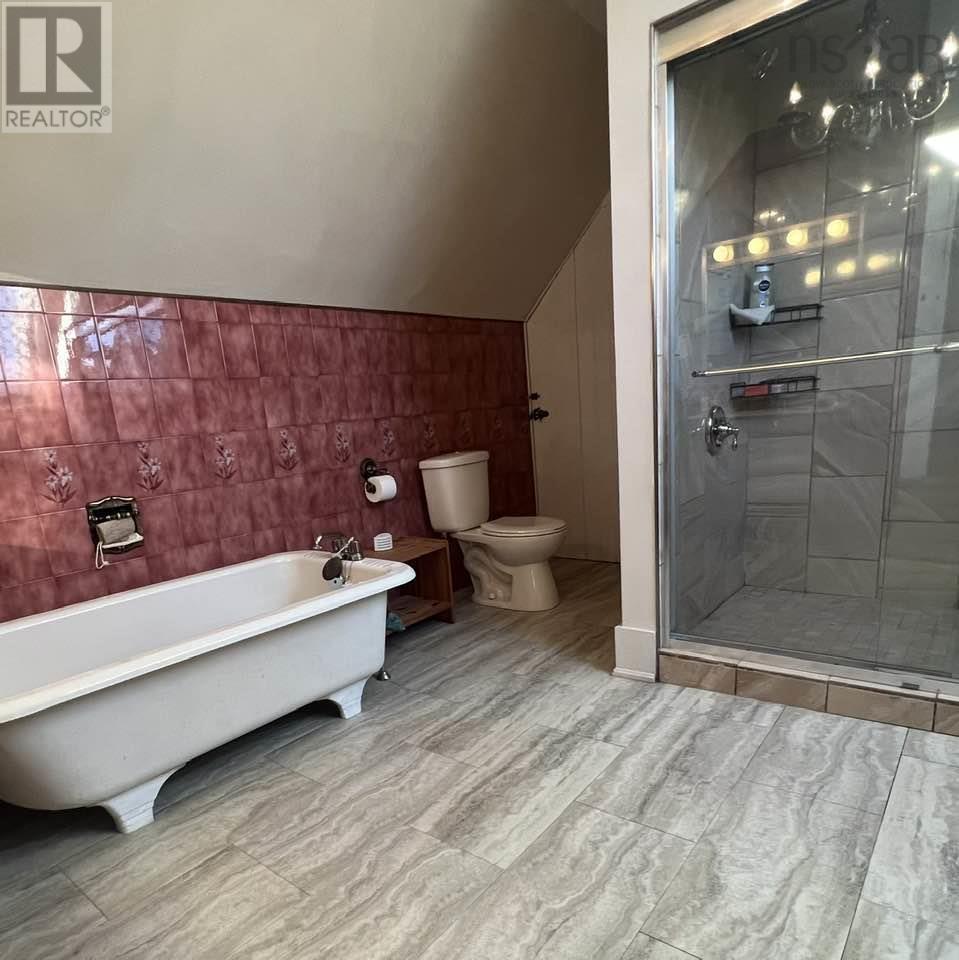 For sale 395 Pleasant Street, Yarmouth, Nova Scotia B5A3P5 202323248