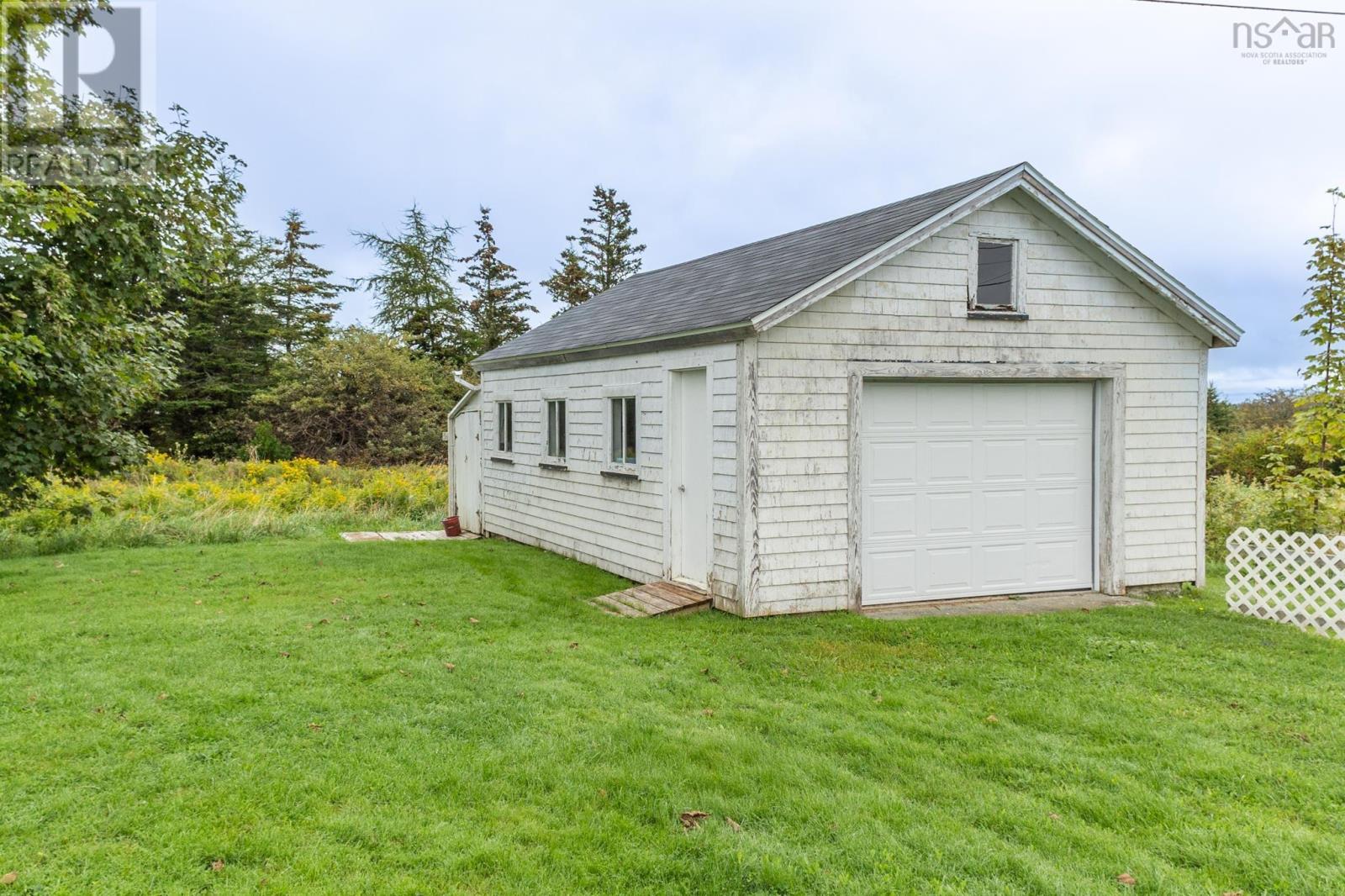For sale 21 Sams Road, West Pubnico, Nova Scotia B0W3S0 202320154