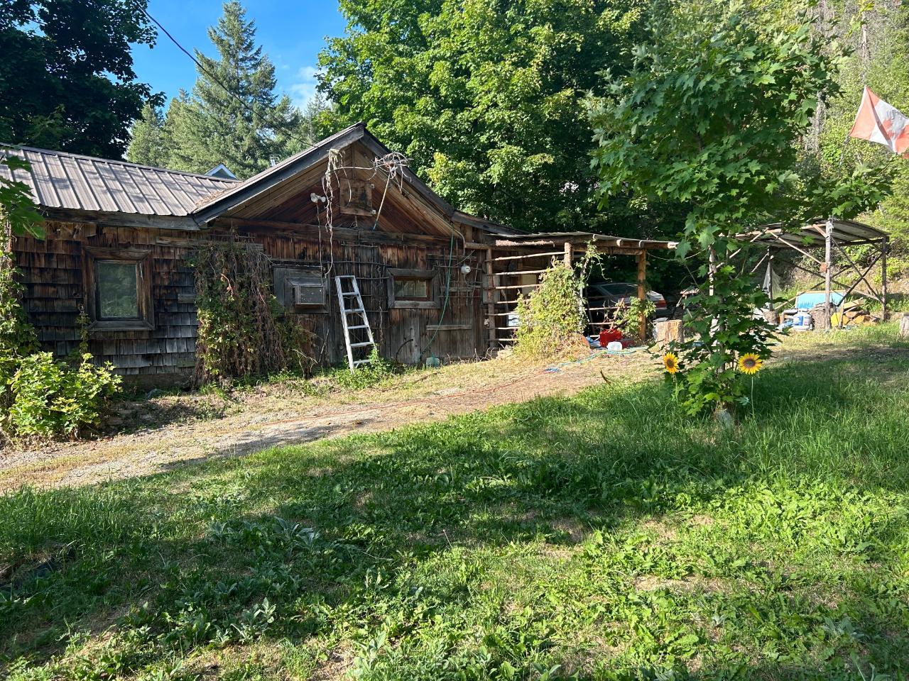 For sale 9338 HALF MOON AVE, Moyie, British Columbia V0B2A0 2474032